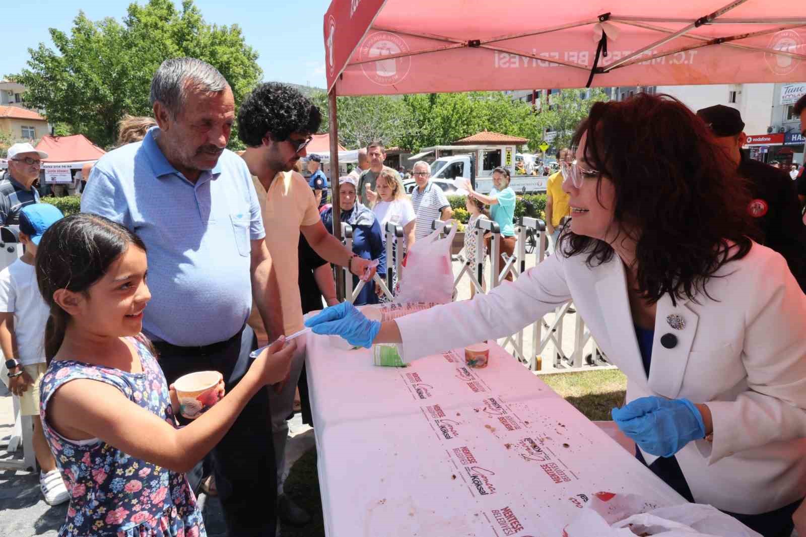 MENTEŞE BELEDİYESİ’NDEN VATANDAŞLARA AŞURE İKRAMI