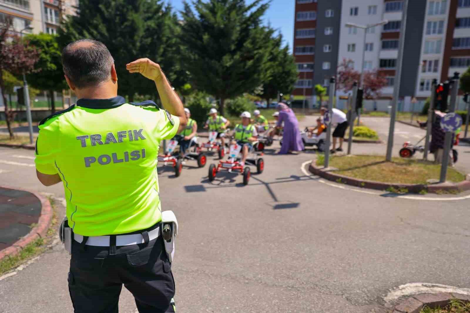 DOWN SENDROMLU ÇOCUKLARA UYGULAMALI TRAFİK EĞİTİMİ