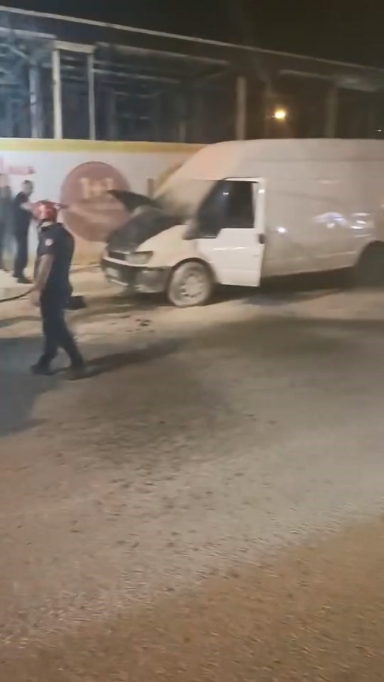 ELAZIĞ’DA SEYİR HALİNDEKİ MİNİBÜSTE YANGIN