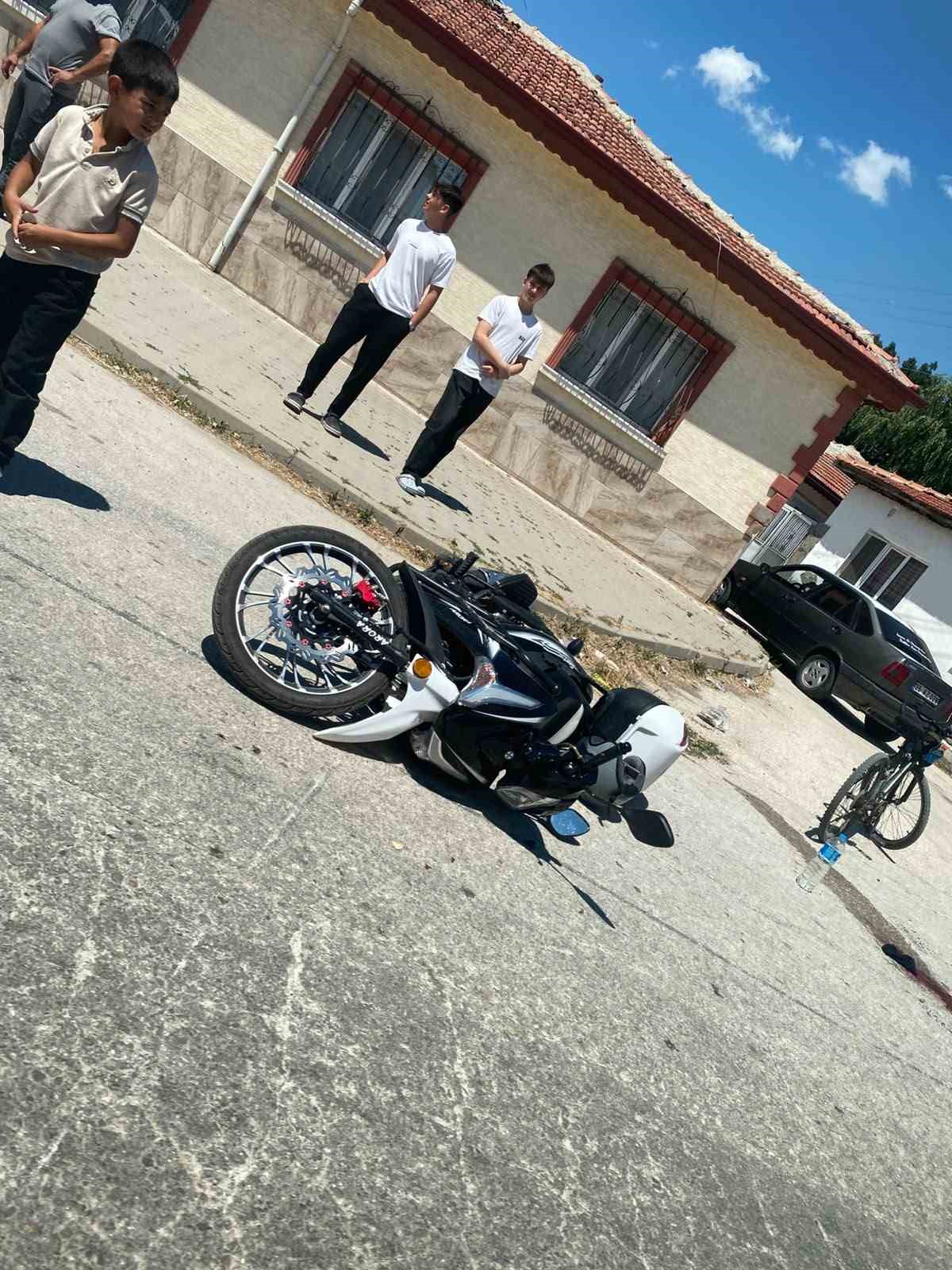 PANELVAN ARAÇ İLE MOTOSİKLET ÇARPIŞTI: 1 YARALI