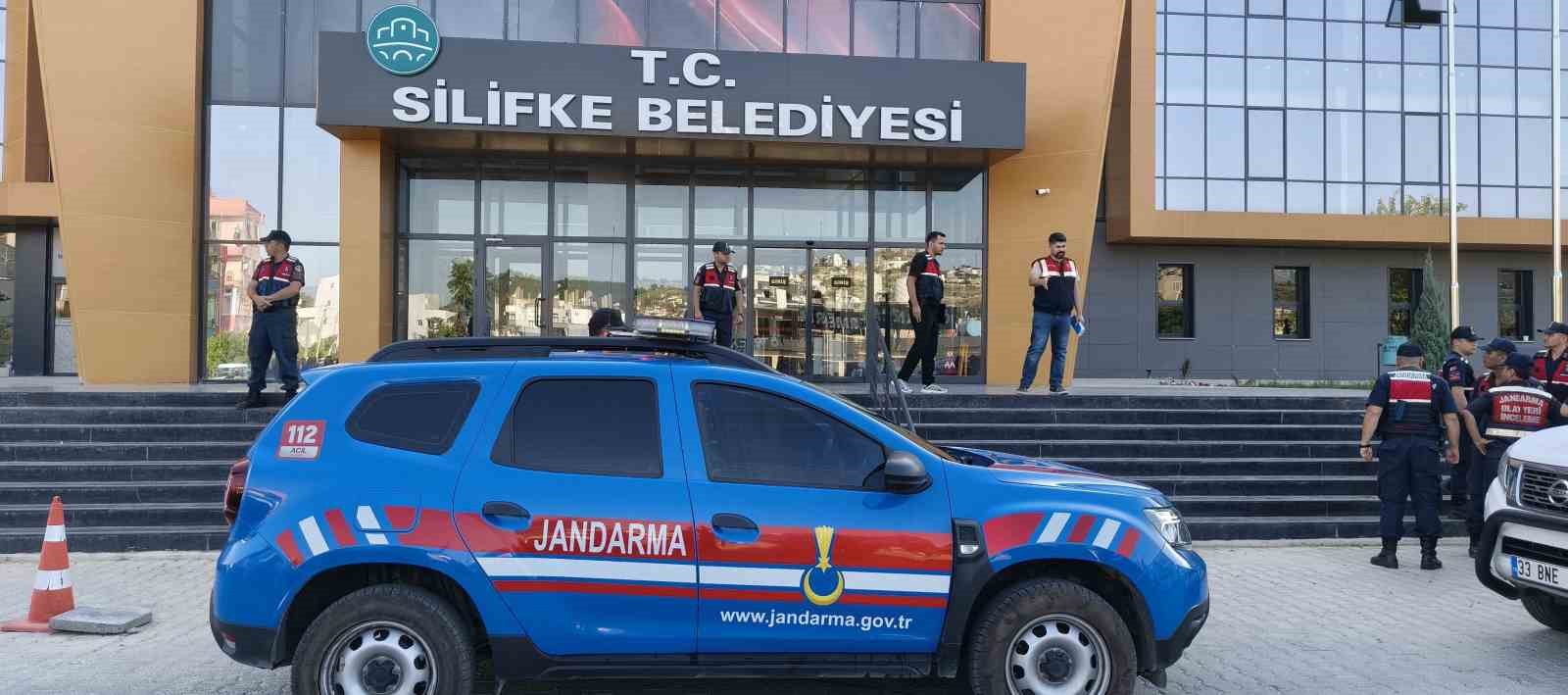 SİLİFKE BELEDİYESİNE YÖNELİK ’RÜŞVET’ SORUŞTURMASINDA TUTUKLU SAYISI 10’A YÜKSELDİ