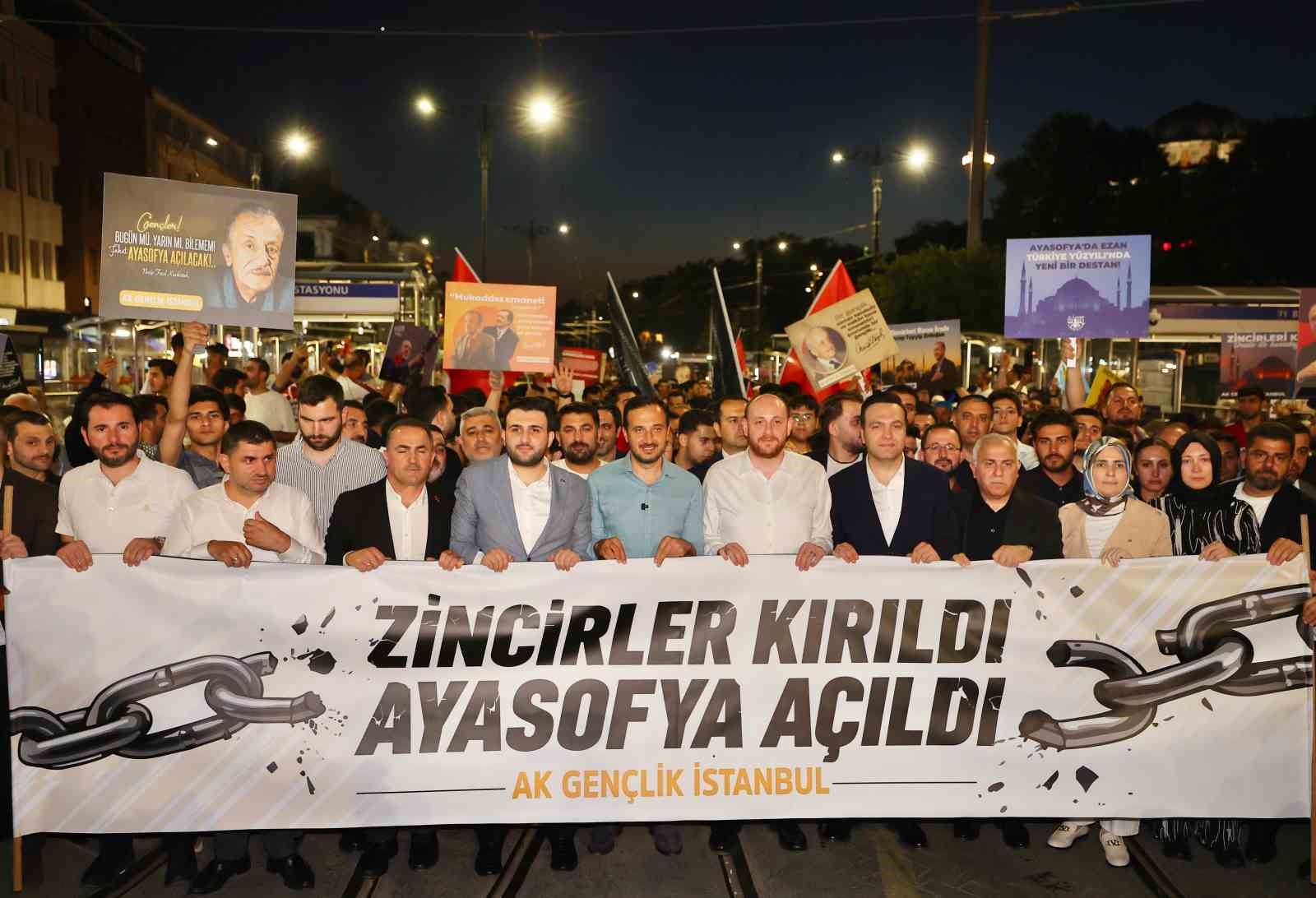 AK PARTİ GENÇLİK KOLLARI’NDAN DÜZENLENEN AYASOFYA YÜRÜYÜŞÜ’NE BİNLER KATILDI