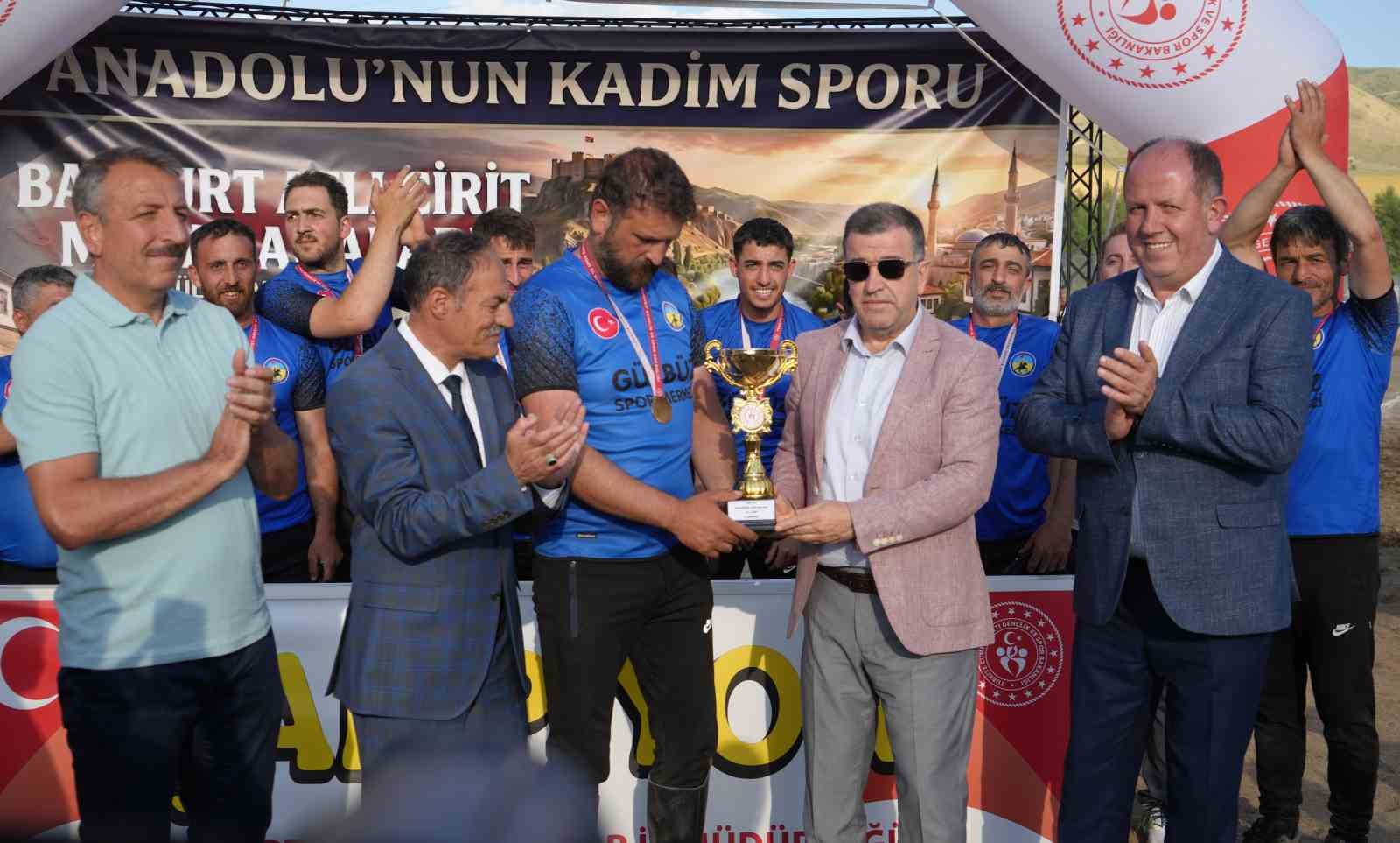 CİRİT FİNALİNDE GERİ DÖNÜŞ: 7 PUAN GERİDEN GELDİ, YARIM PUAN FARKLA BAYBURT ŞAMPİYONU OLDU
