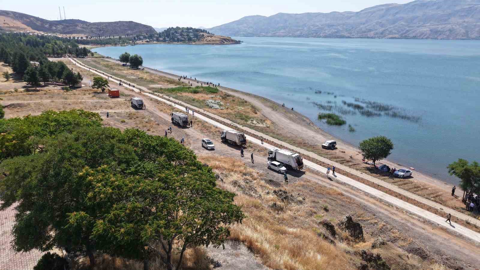 ELAZIĞ HAZAR GÖLÜ ÇEVRESİNDE TEMİZLİK ÇALIŞMASI