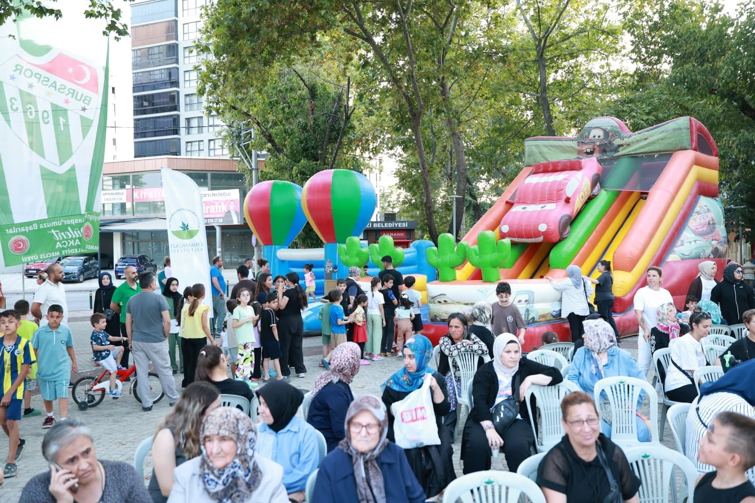 OSMANGAZİ’DE EĞLENCE MAHALLE MAHALLE GEZİYOR