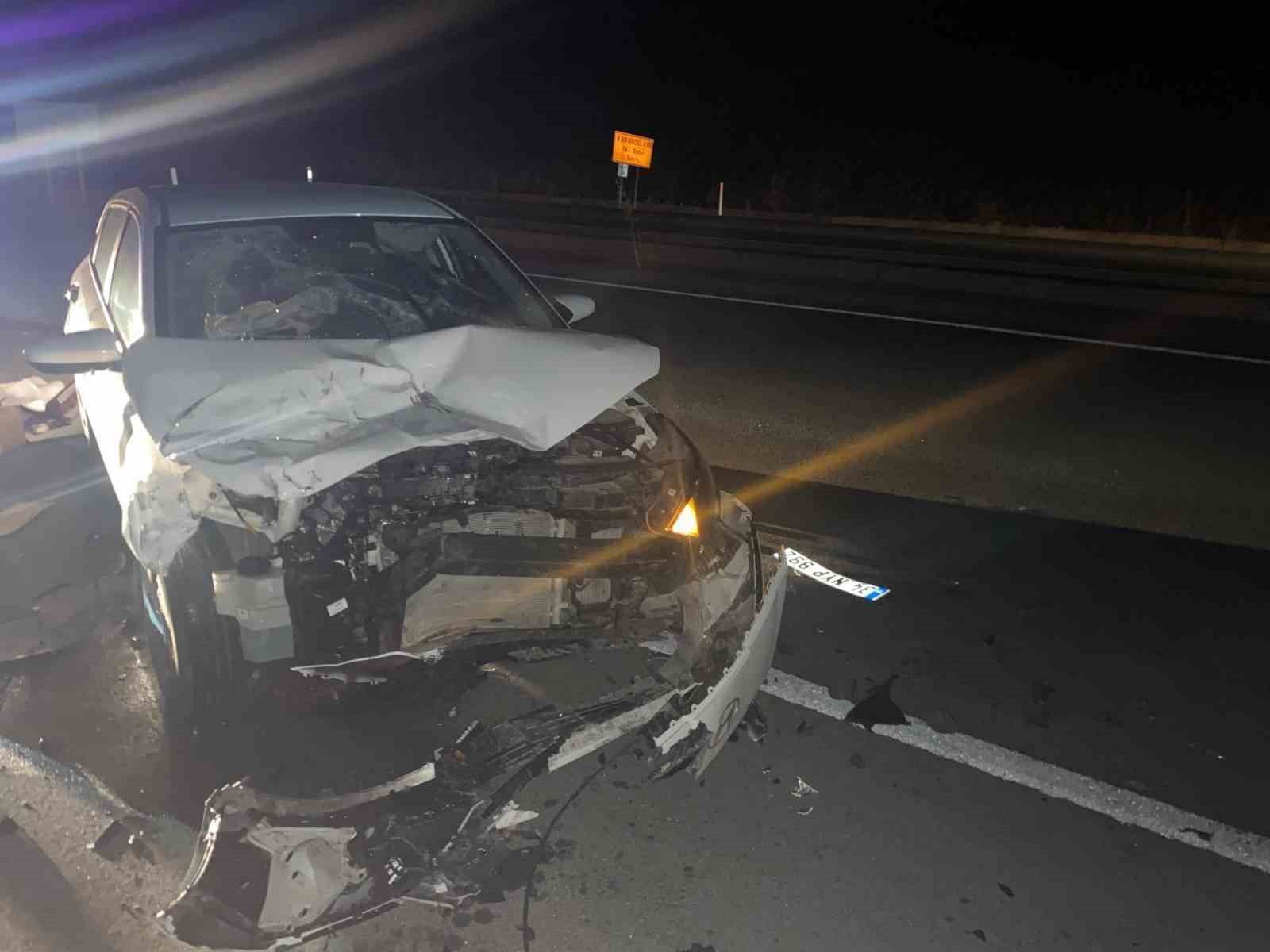 OTOMOBİL İLE TRAKTÖR ÇARPIŞTI: 1 YARALI