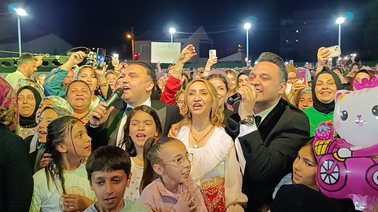 BİLECİK’TE RUMELİ RÜZGARI ESERKEN, ORHAN & KEMAL KARDEŞLER BİNLERCE KADINI COŞTURDU