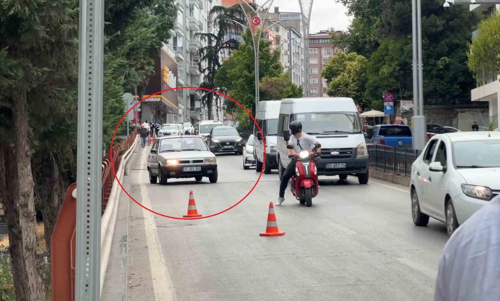 TRAFİK DENETİMİNİ GÖRÜNCE ANAYOLDA GERİ GERİ KAÇTI, MOTORİZE POLİS YAKALADI