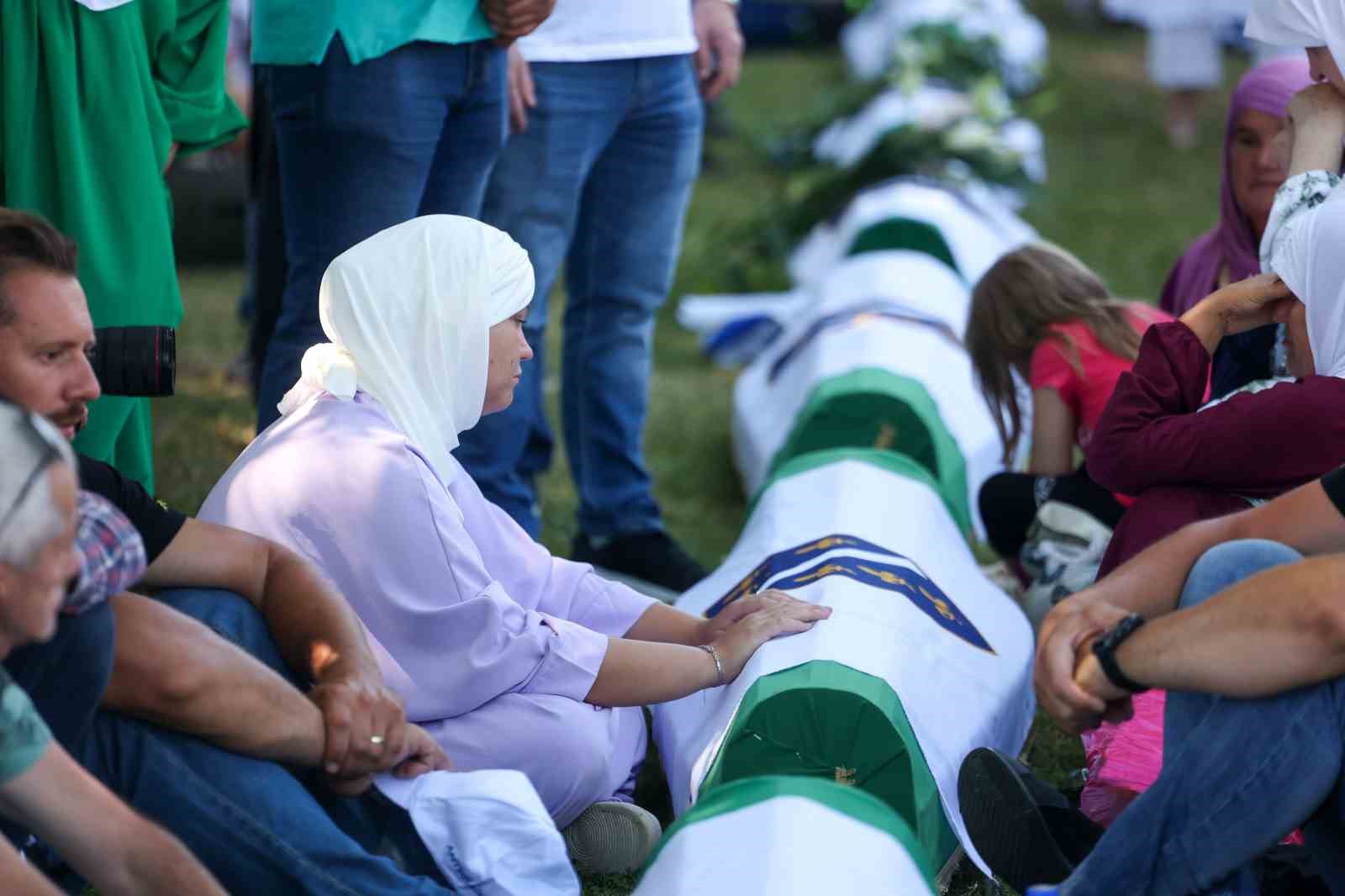 SREBRENİTSA SOYKIRIMININ 31. YIL DÖNÜMÜ: 10 CENAZE DAHA TOPRAĞA VERİLDİ
