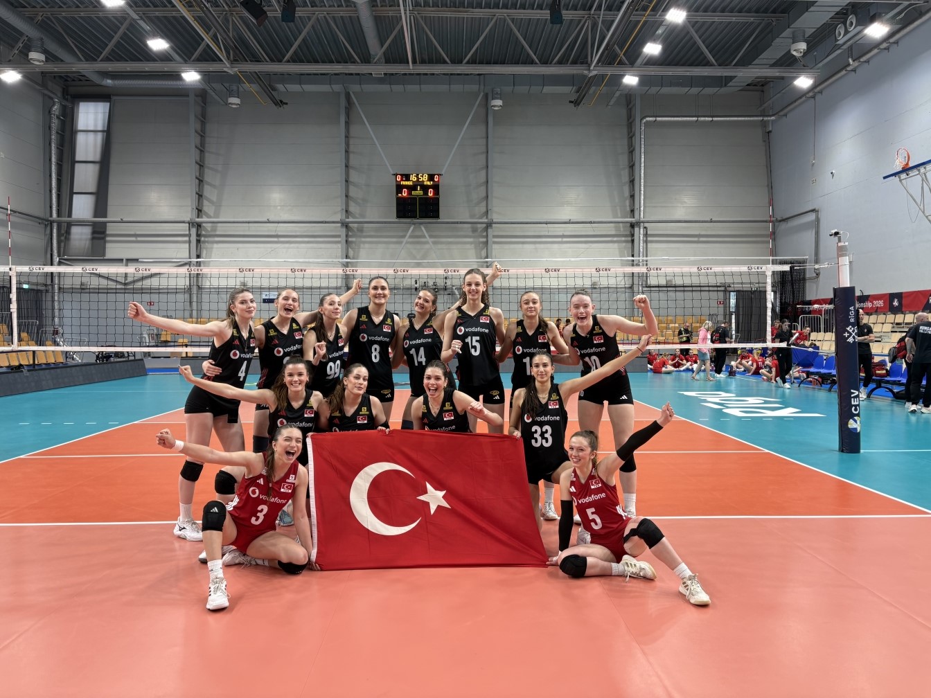 18 YAŞ ALTI MİLLİ KADIN VOLEYBOL TAKIMI FİNALDE