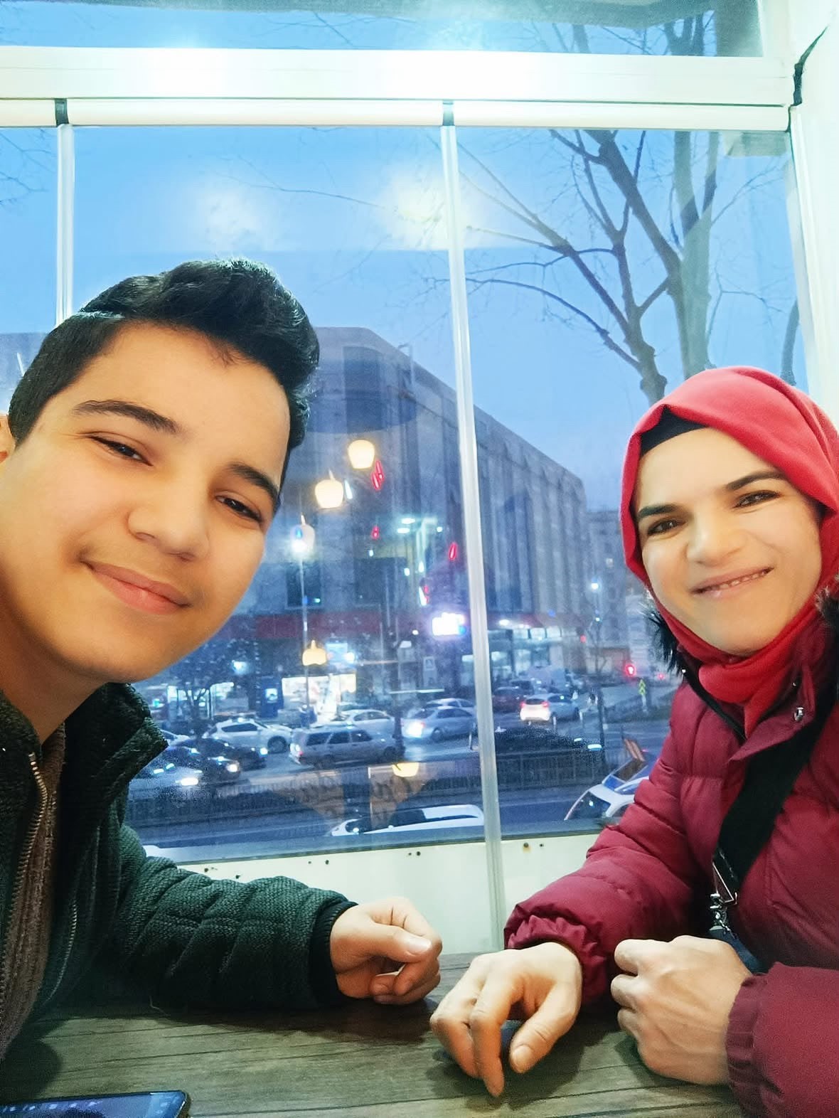 ARNAVUTKÖY’DE AİLE DEHŞETİNİN ARDINDAN CENAZELER ADLİ TIP KURUMU’NDAN ALINDI