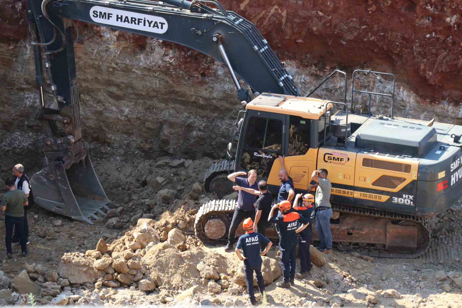 İNŞAAT KAZISINDA GÖÇÜK ALTINDA KALAN KEPÇE OPERATÖRÜ HAYATINI KAYBETTİ