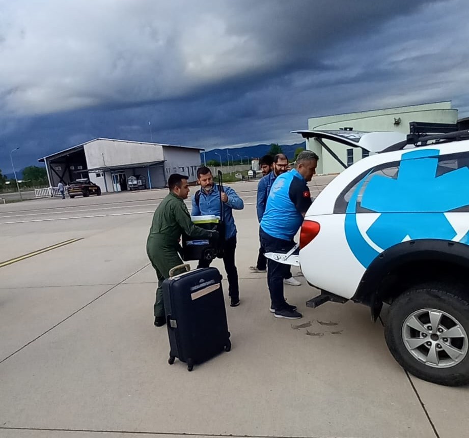 AMBULANS UÇAKLA SAMSUN’DAN ANKARA’YA 1 KARACİĞER VE 2 BÖBREK GREFTİ ULAŞTIRILDI