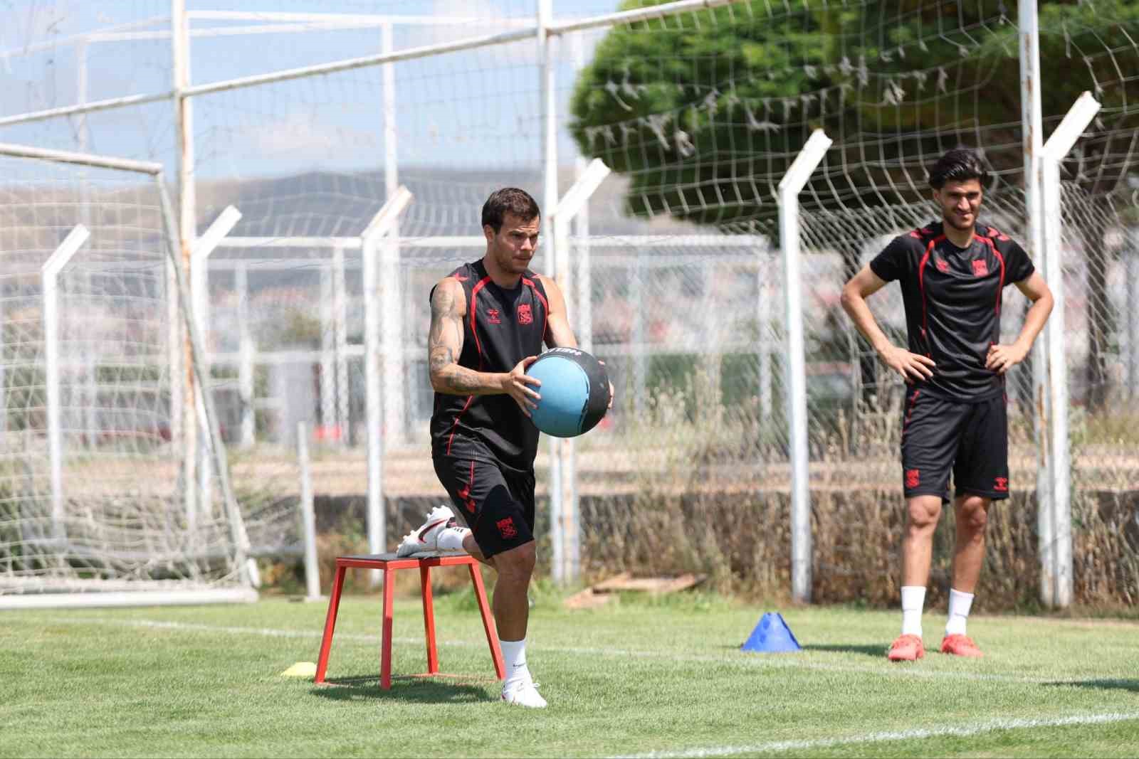 SİVASSPOR, ÇİFT İDMANLA YENİ SEZONA HAZIRLANIYOR