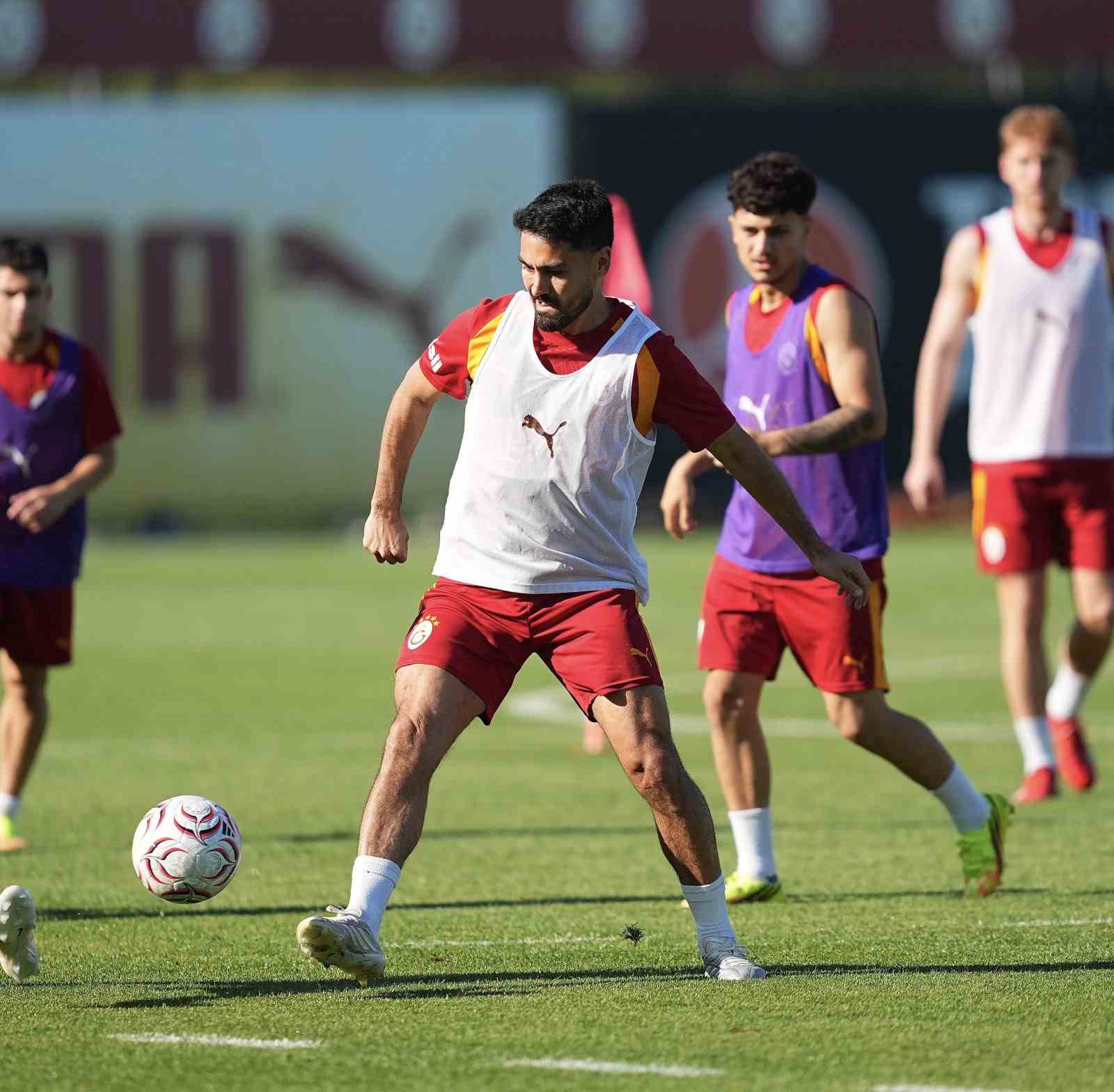 GALATASARAY, SABAH SALONDA, AKŞAM SAHADA ÇALIŞTI