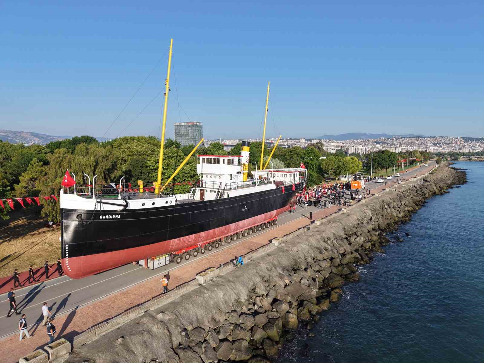 BANDIRMA VAPURU KARADAN YÜRÜTÜLEREK TAŞINMAYA BAŞLANDI