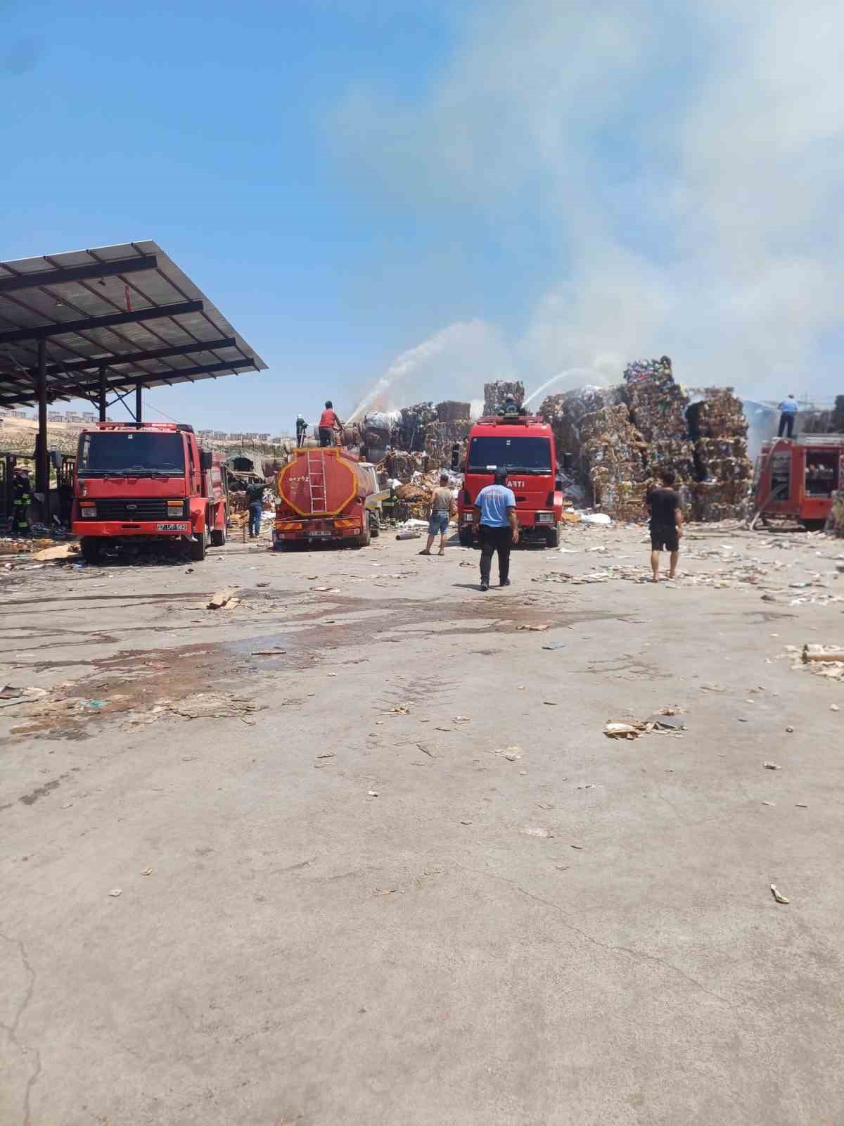 NİZİP’TE KAĞIT FABRİKASINDA YANGIN