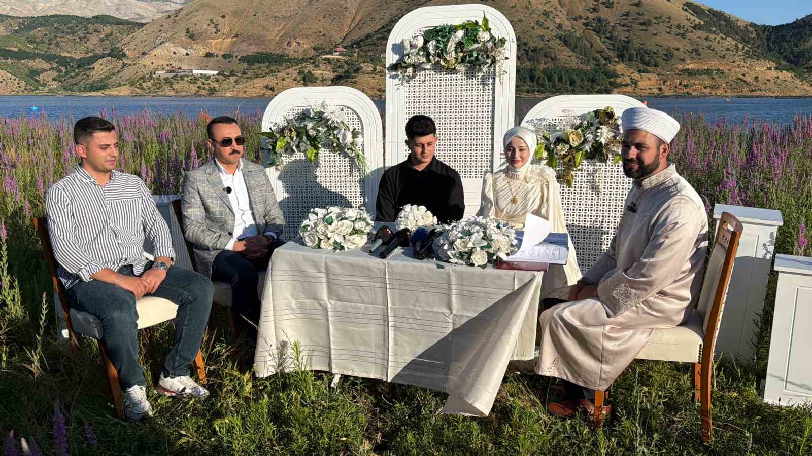YÜZEN ADADA "EVET" DEDİLER