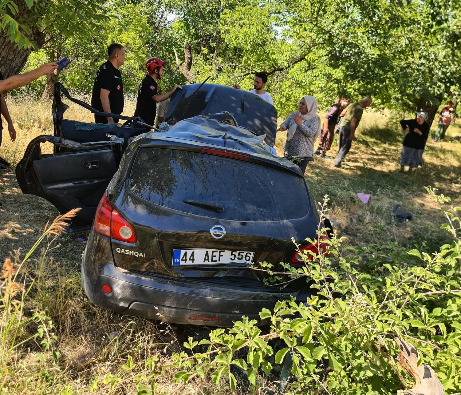 OTOMOBİL ŞARAMPOLE DEVRİLDİ: 1 YARALI
