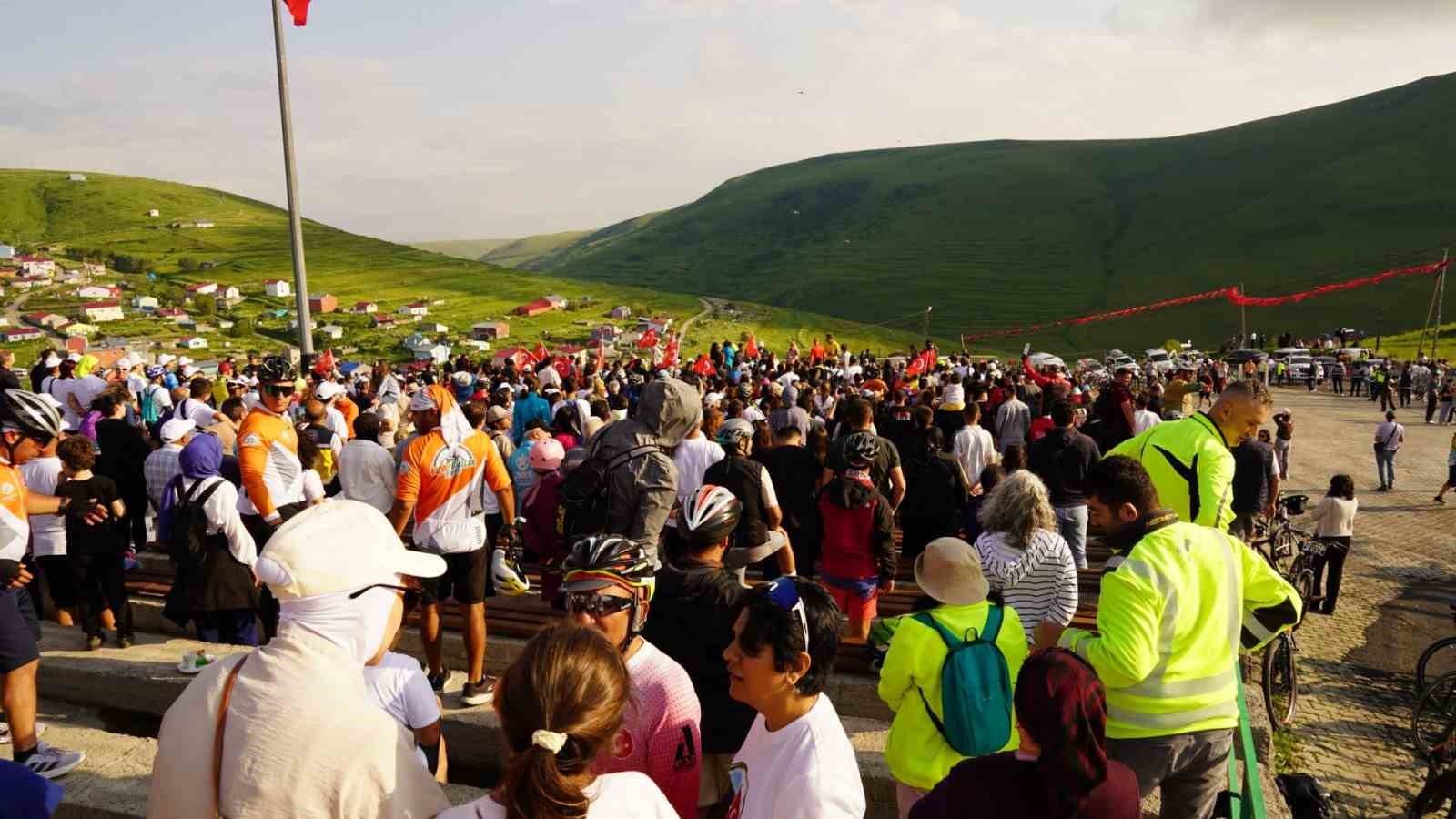 ARDAHAN’DA ATA’NIN SİLÜETİNE BULUT ENGELİ