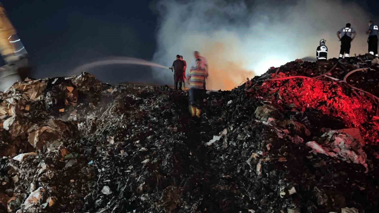 GAZİANTEP’TE KAĞIT FABRİKASINDAKİ YANGIN KONTROL ALTINA ALINDI