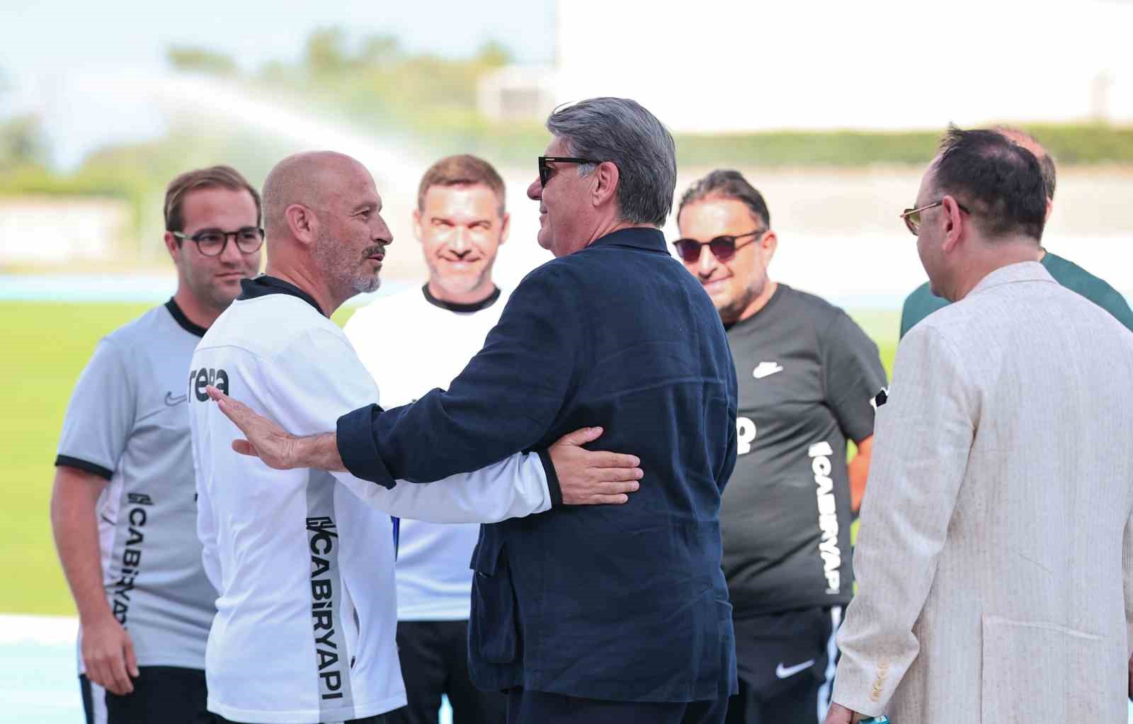BAŞKAN SERDAL ADALI, SLOVAKYA KAMPINDA TAKIMLA BİR ARAYA GELDİ