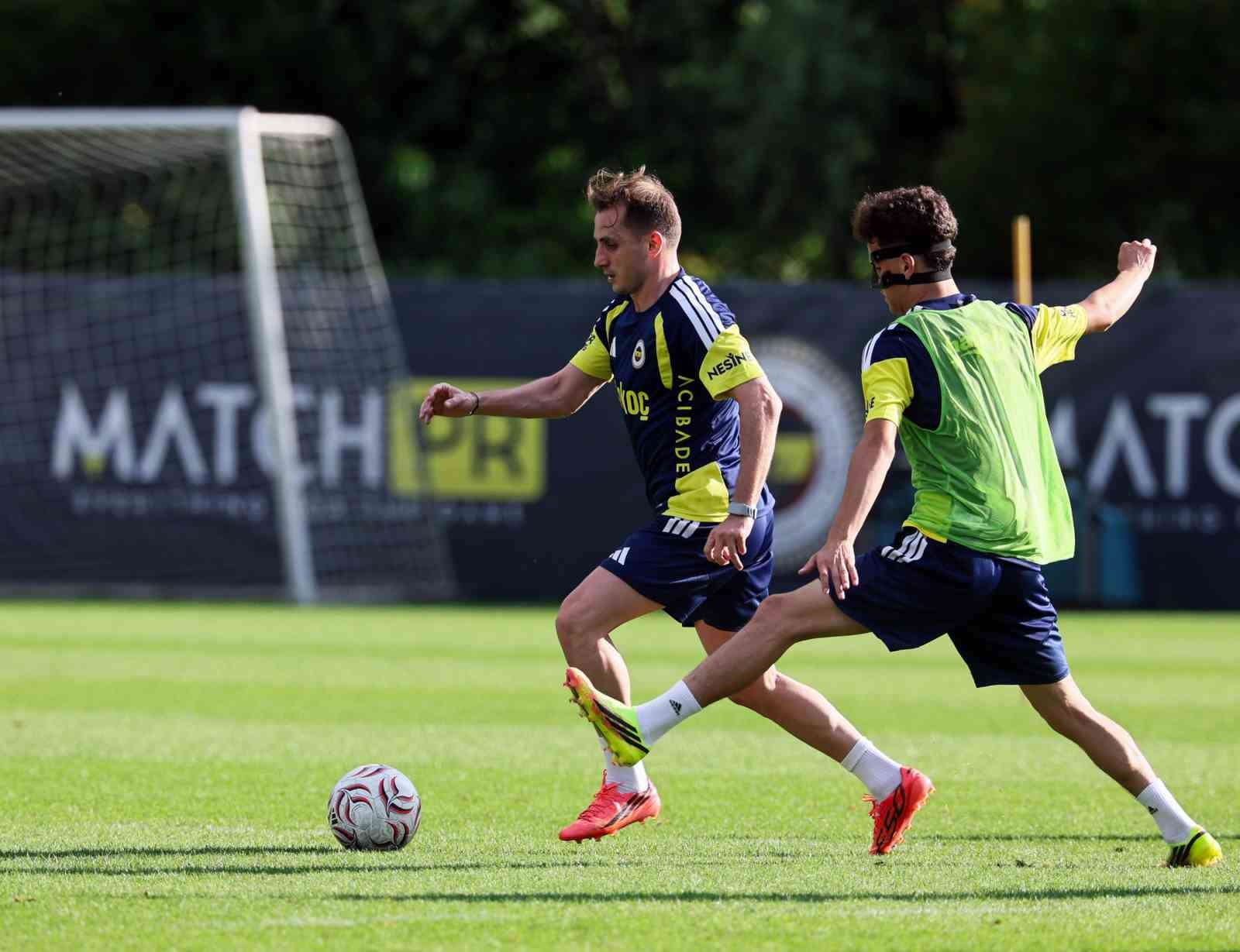 FENERBAHÇE, YENİ SEZON HAZIRLIKLARINI SÜRDÜRÜYOR
