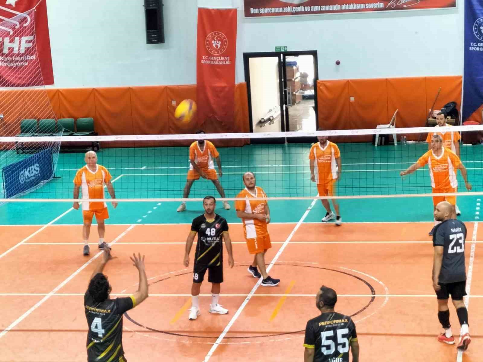 KÖYCEĞİZ VETERAN VOLEYBOL ETKİNLİĞİ TAMAMLANDI