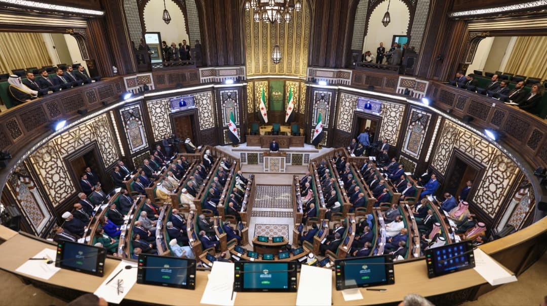SURİYE’DE TARİHİ ADIM: ESAD REJİMİNİN DEVRİLMESİ SONRASI İLK HALK PARLAMENTOSU OTURUMU GERÇEKLEŞTİRİLDİ