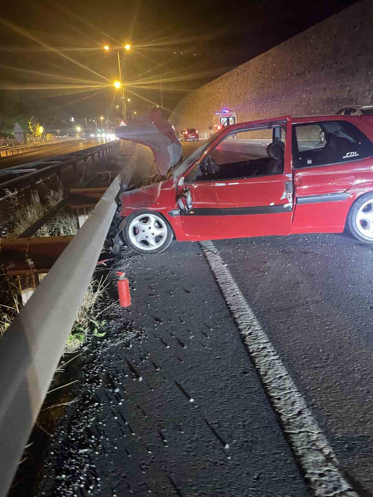 ZONGULDAK’TA OTOMOBİL BARİYERLERE ÇARPTI: 1 YARALI