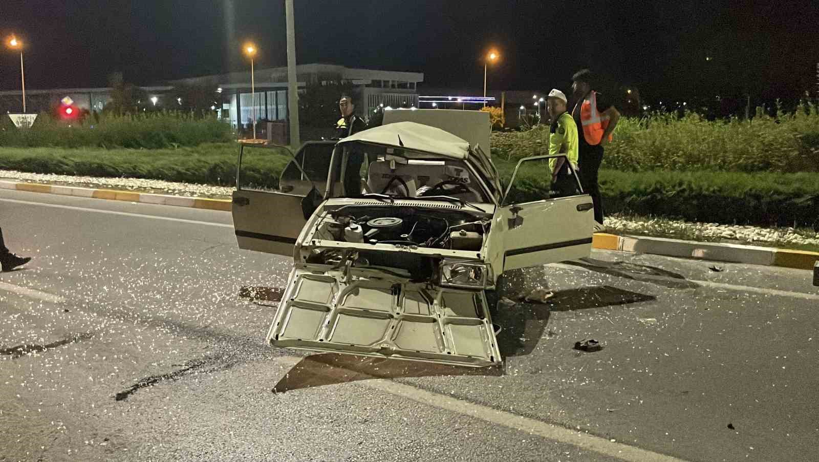 SİVAS’TA FİAT TOFAŞ OTOMOBİL TAKLA ATTI: 1’İ AĞIR 3 YARALI