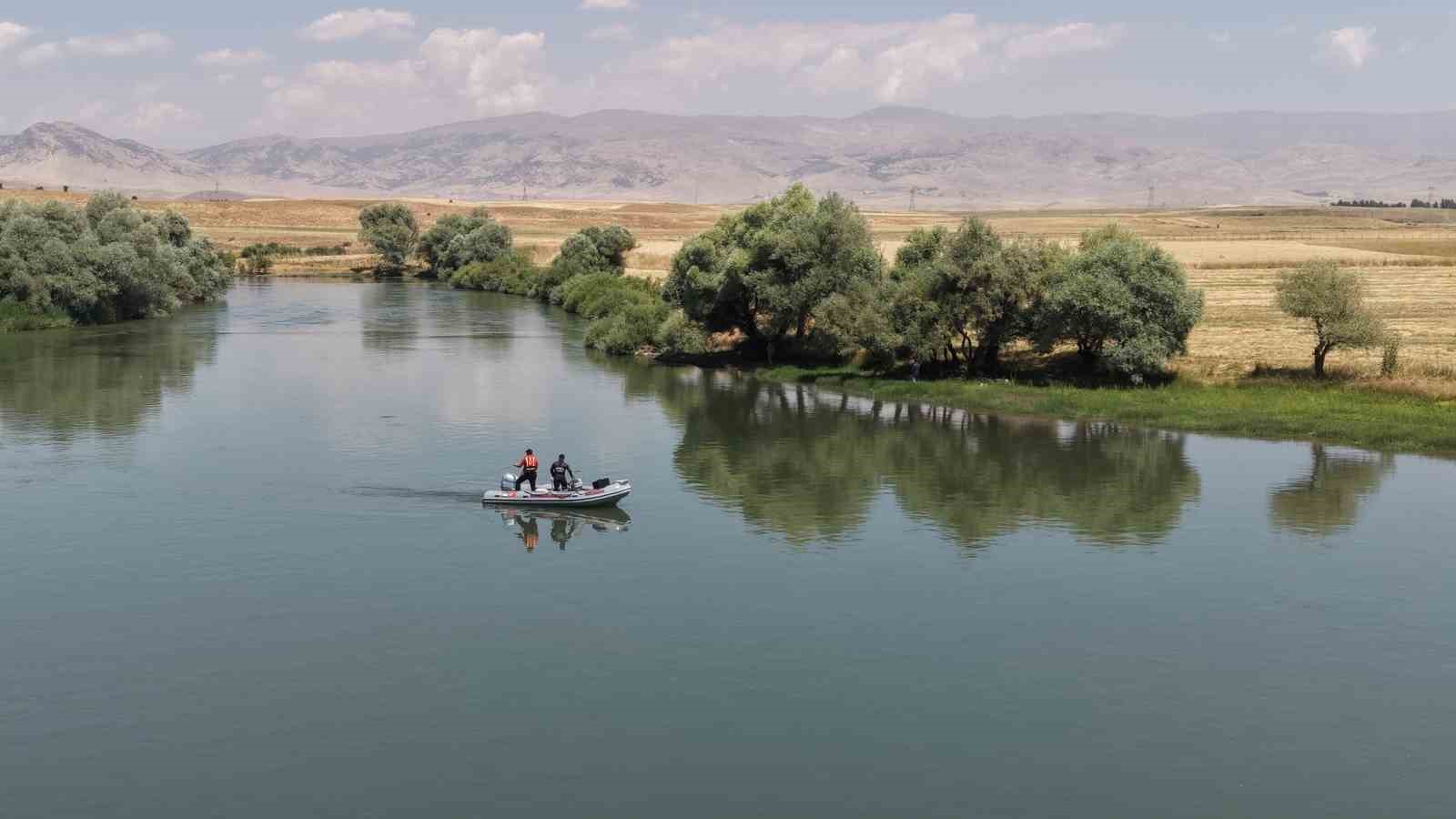 MURAT NEHRİ’NDE KAYBOLAN BERAT’I ARAMA ÇALIŞMALARI 4’ÜNCÜ GÜNÜNDE