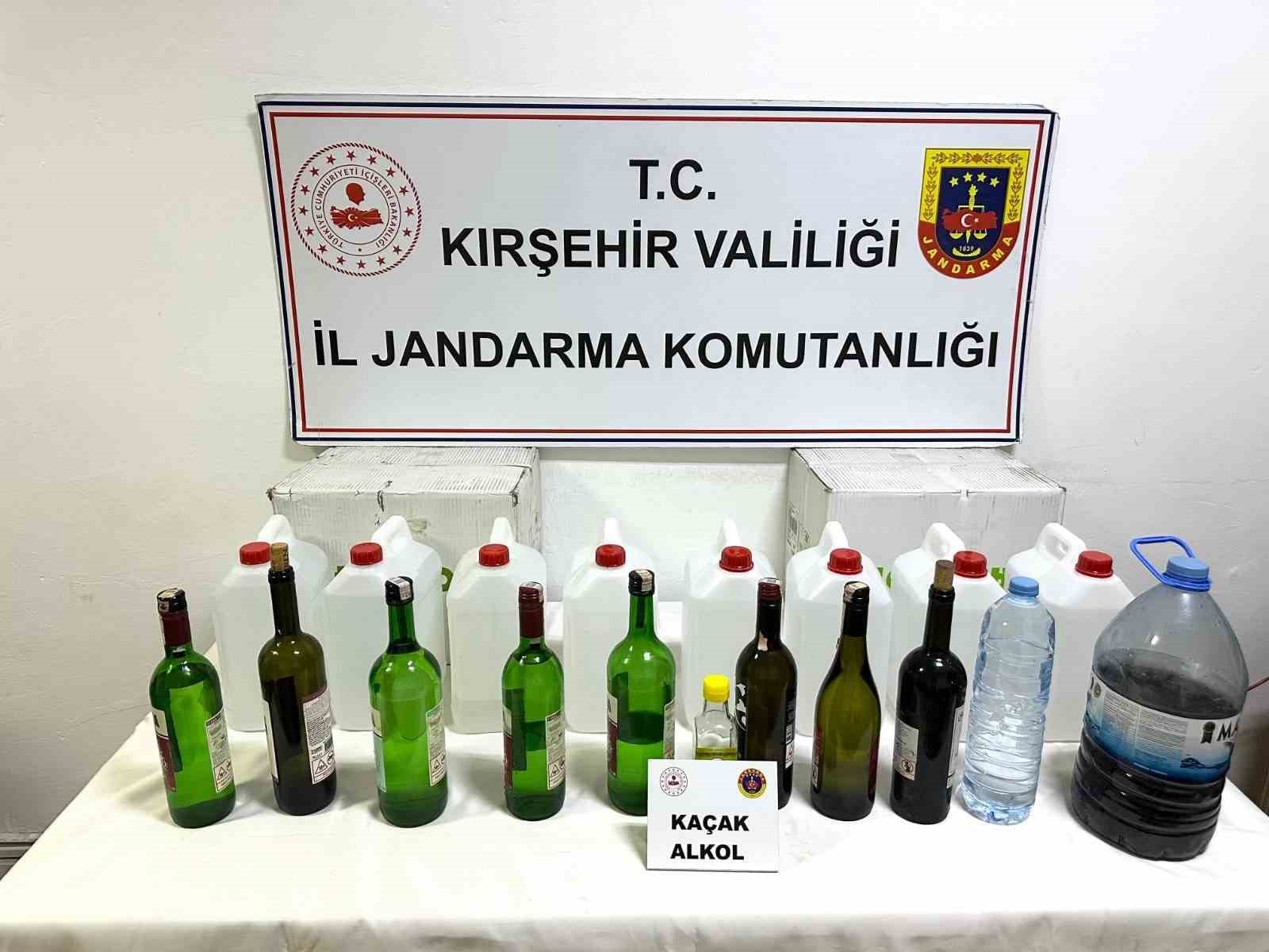 KIRŞEHİR’DE 48 LİTRE KAÇAK ALKOL VE EL YAPIMI İÇKİ ELE GEÇİRİLDİ
