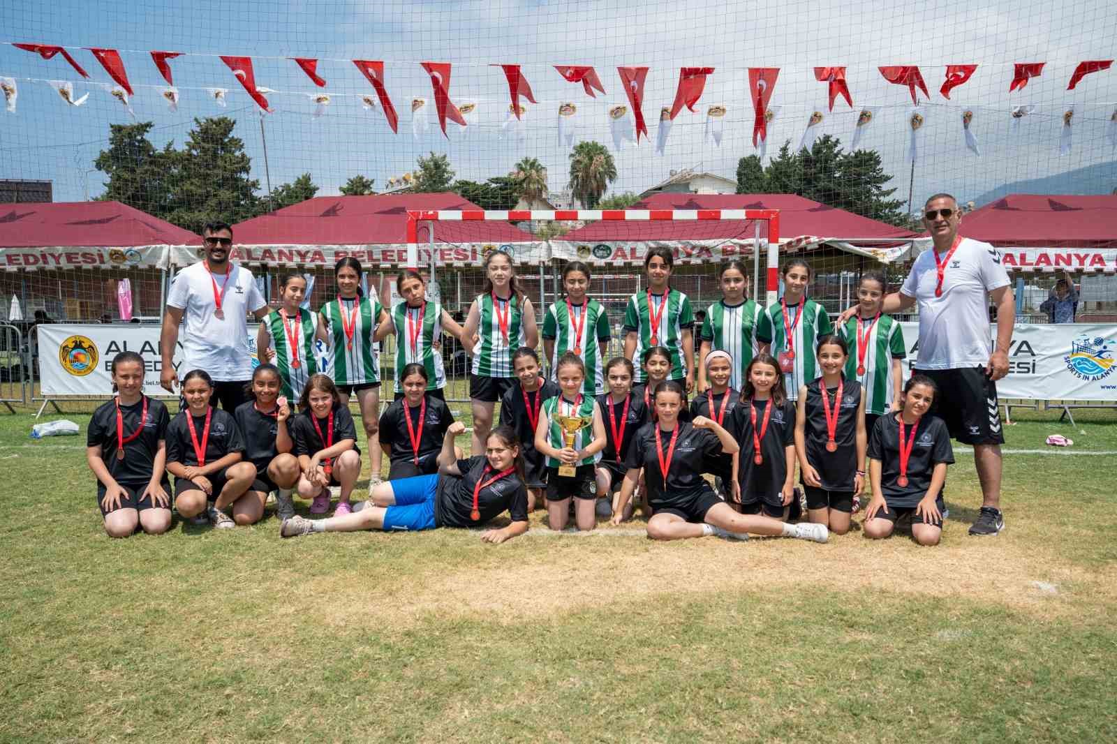 ALANYA’DA HENTBOL ŞÖLENİ SONA ERDİ