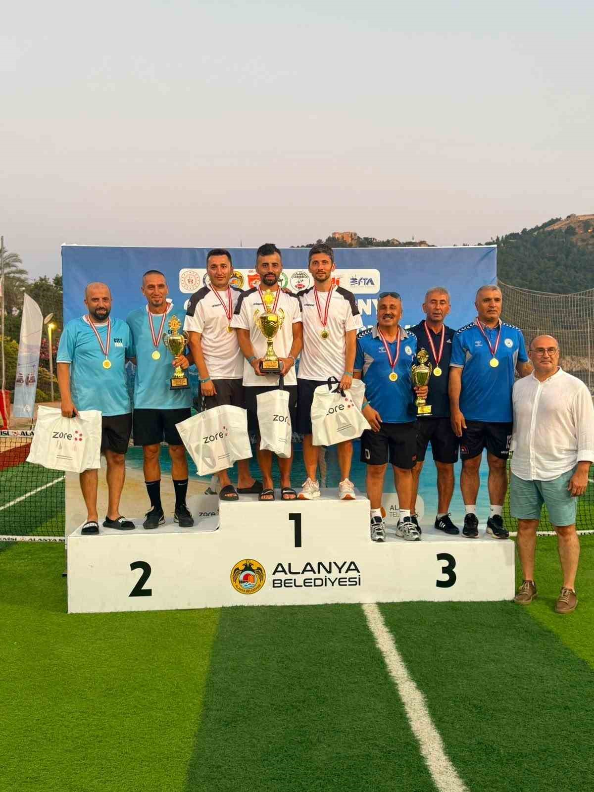 ALANYA FUTNET’TE ZİRVEYİ BIRAKMADI