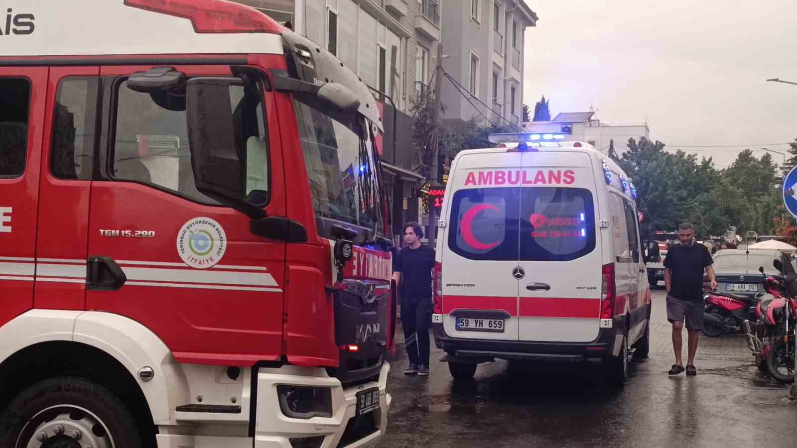 TEKİRDAĞ’DA YANGIN PANİĞİ: YOĞUN DUMAN ÜZERİNE ÇOK SAYIDA EKİP SEVK EDİLDİ