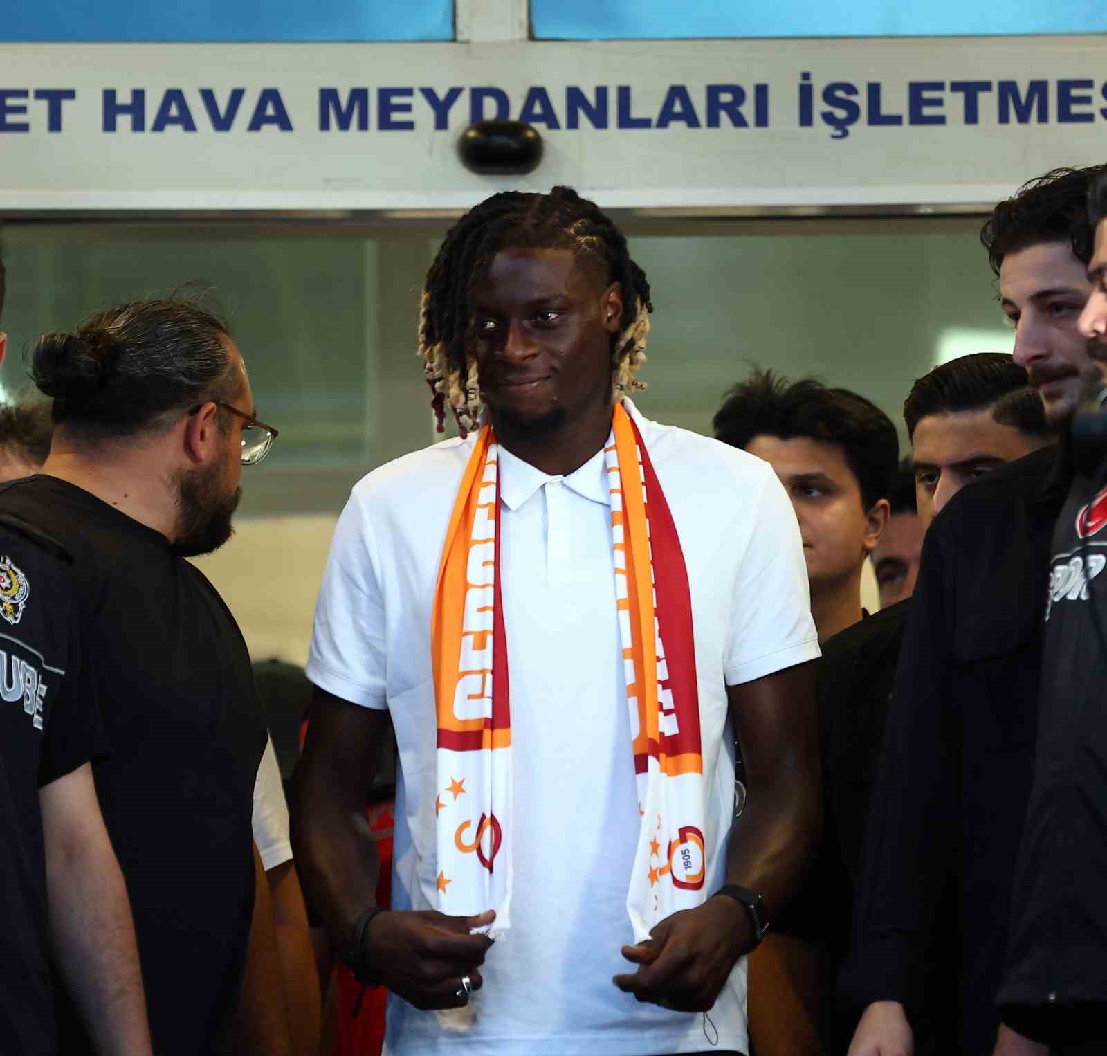 GALATASARAY’IN YENİ TRANSFERİ LESLEY UGOCHUKWU, İSTANBUL’A GELDİ