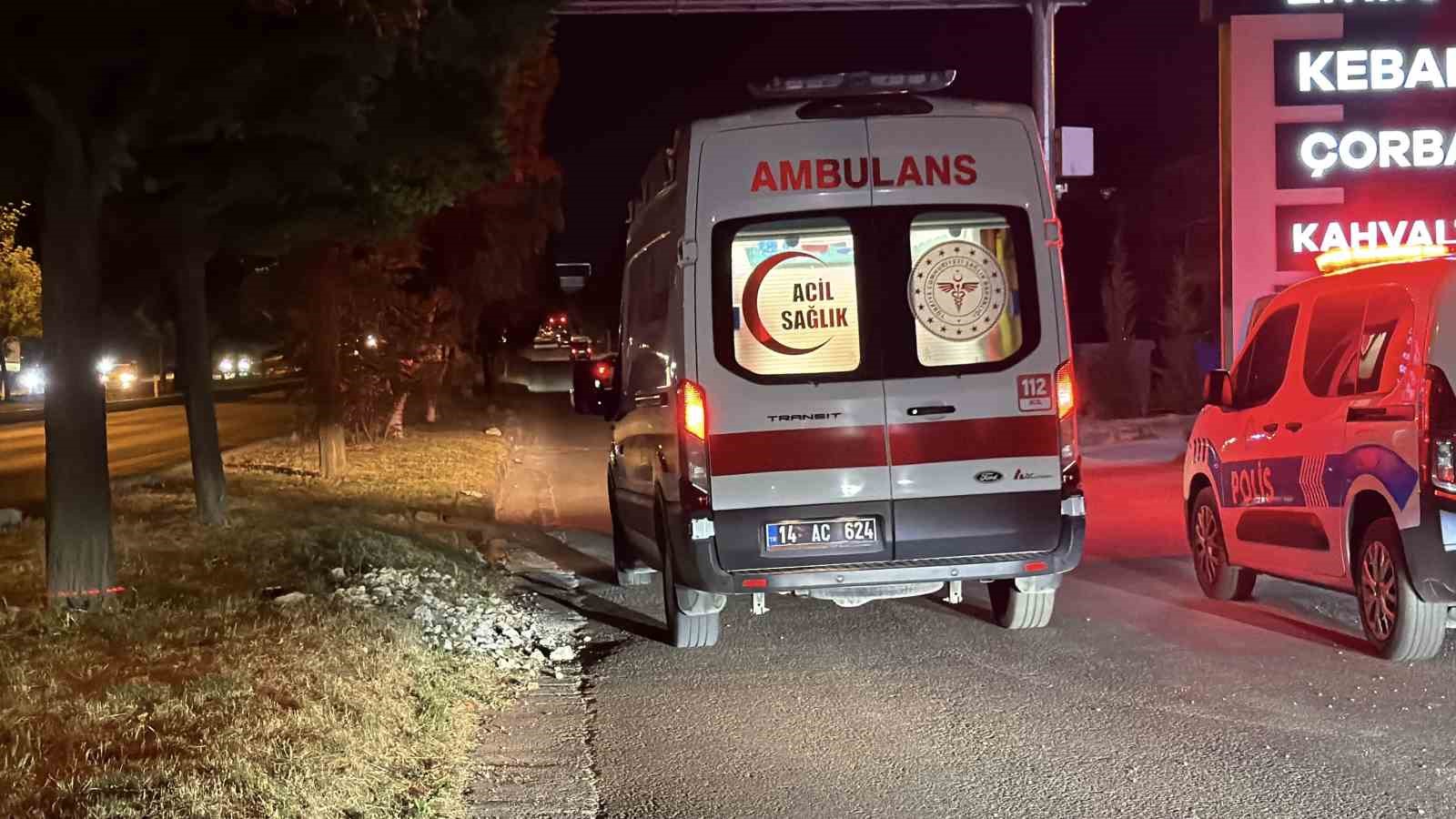 BOLU’DA DÜĞÜNDE KAVGAYI AYIRMAYA ÇALIŞAN BABA İLE OĞLU YARALANDI