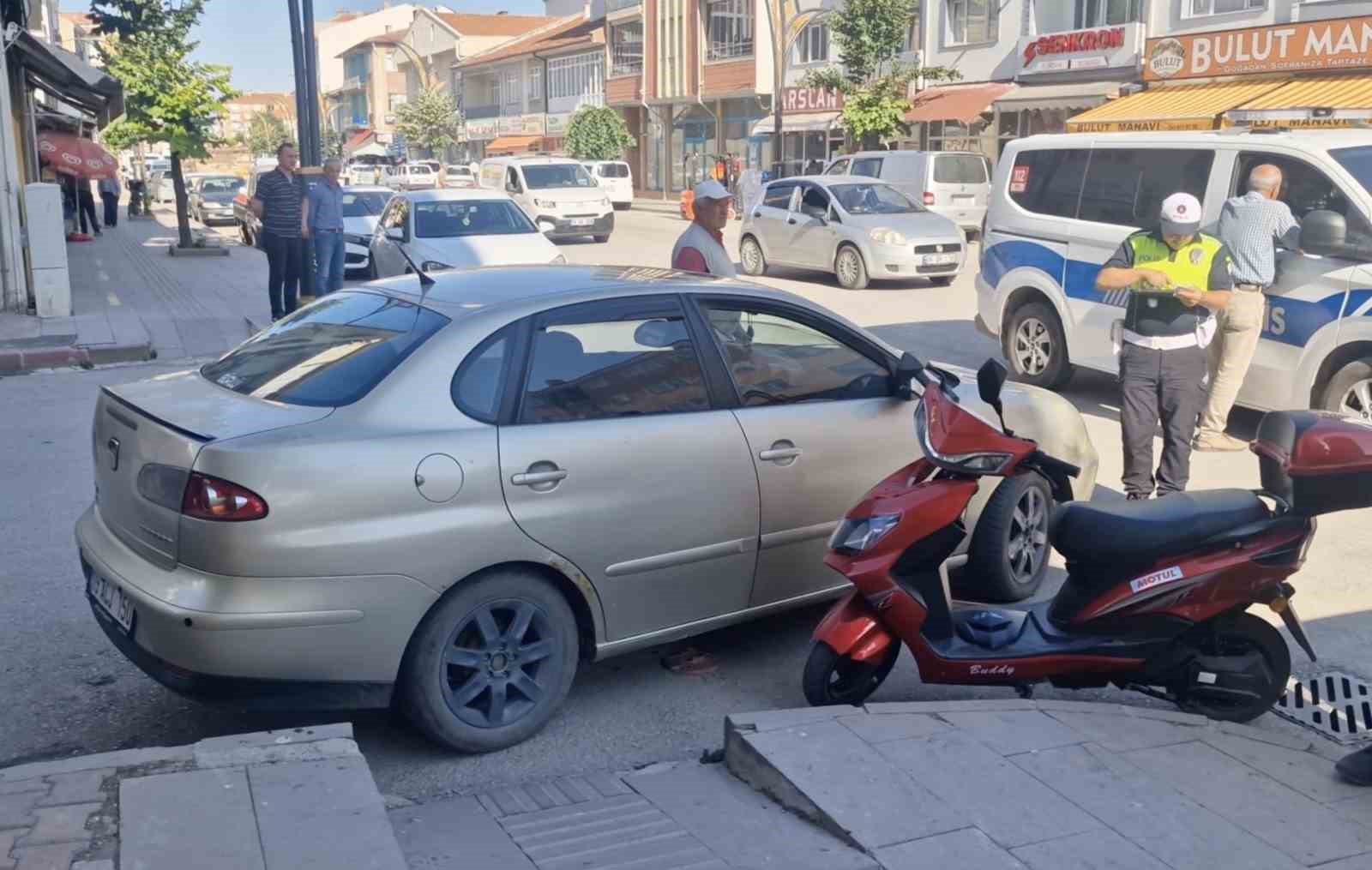 ÇORUM’DA OTOMOBİL İLE MOTOSİKLET ÇARPIŞTI: 2 YARALI