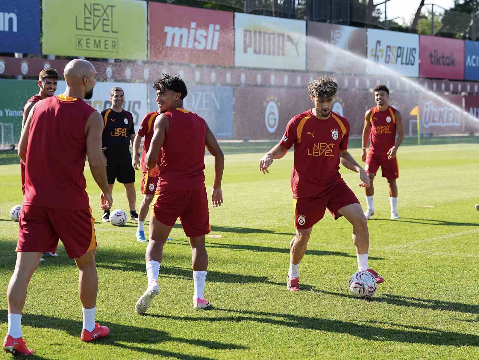 GALATASARAY, HAZIRLIKLARINI SÜRDÜRDÜ