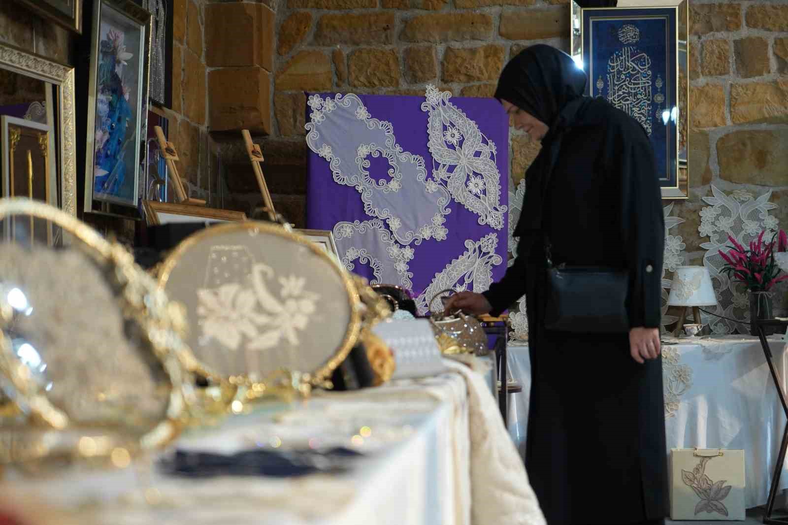 BAYBURT’TA KADINLAR GELENEKSEL EL SANATLARINI MODERN TASARIMLARLA BULUŞTURDU