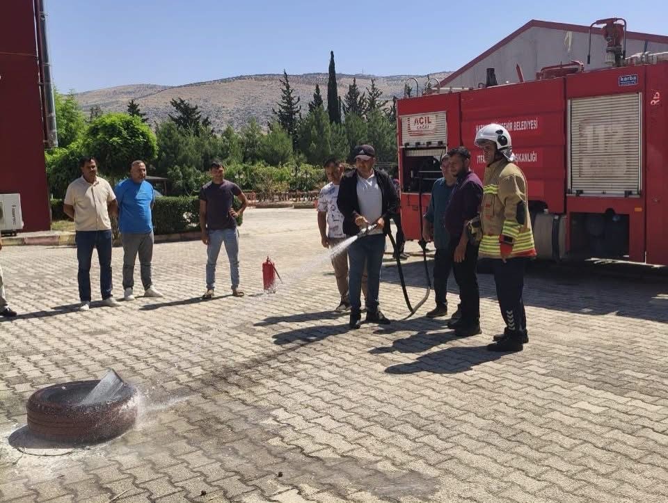 BELEN VE REYHANLI’DA TEMEL YANGIN EĞİTİMİ VERİLDİ