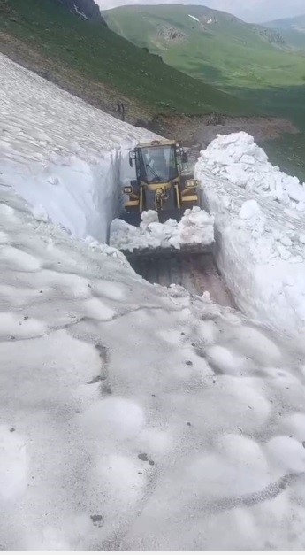 KARS’TA TEMMUZ ORTASINDA 3 METRE KAR