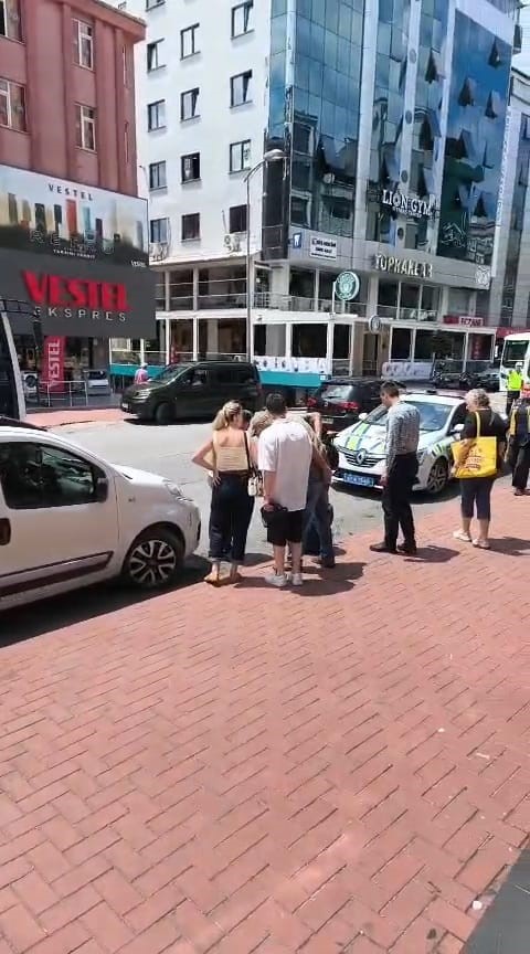 SCOOTERLA DENGESİNİ KAYBEDİP DÜŞEN SÜRÜCÜ YARALANDI