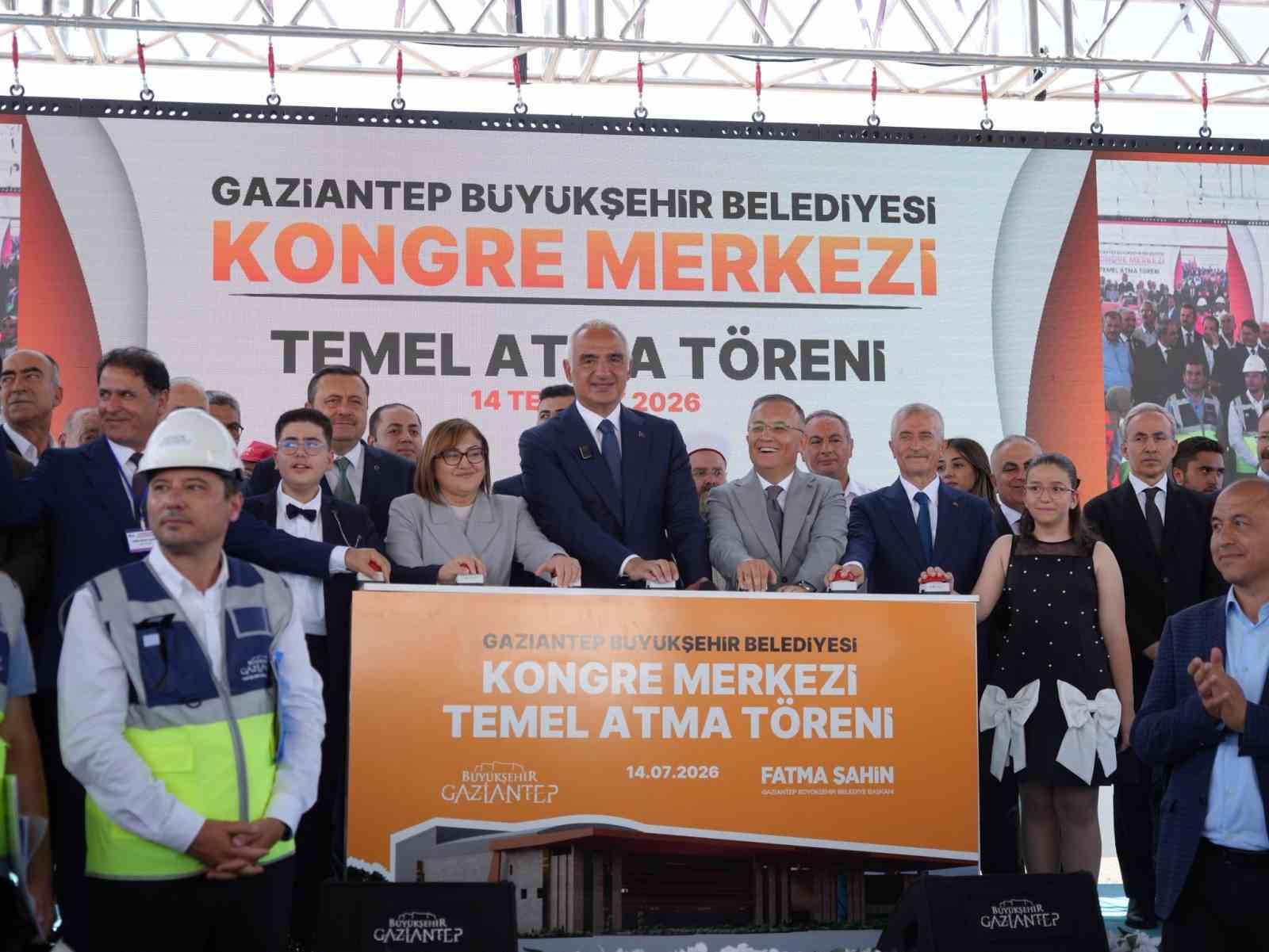BAKAN ERSOY: "BU MERKEZİN GAZİANTEPLİLERİN TİCARET, KÜLTÜR VE SANAT HAYATINDA CİDDİ ETKİSİ OLACAĞINA İNANIYORUM"