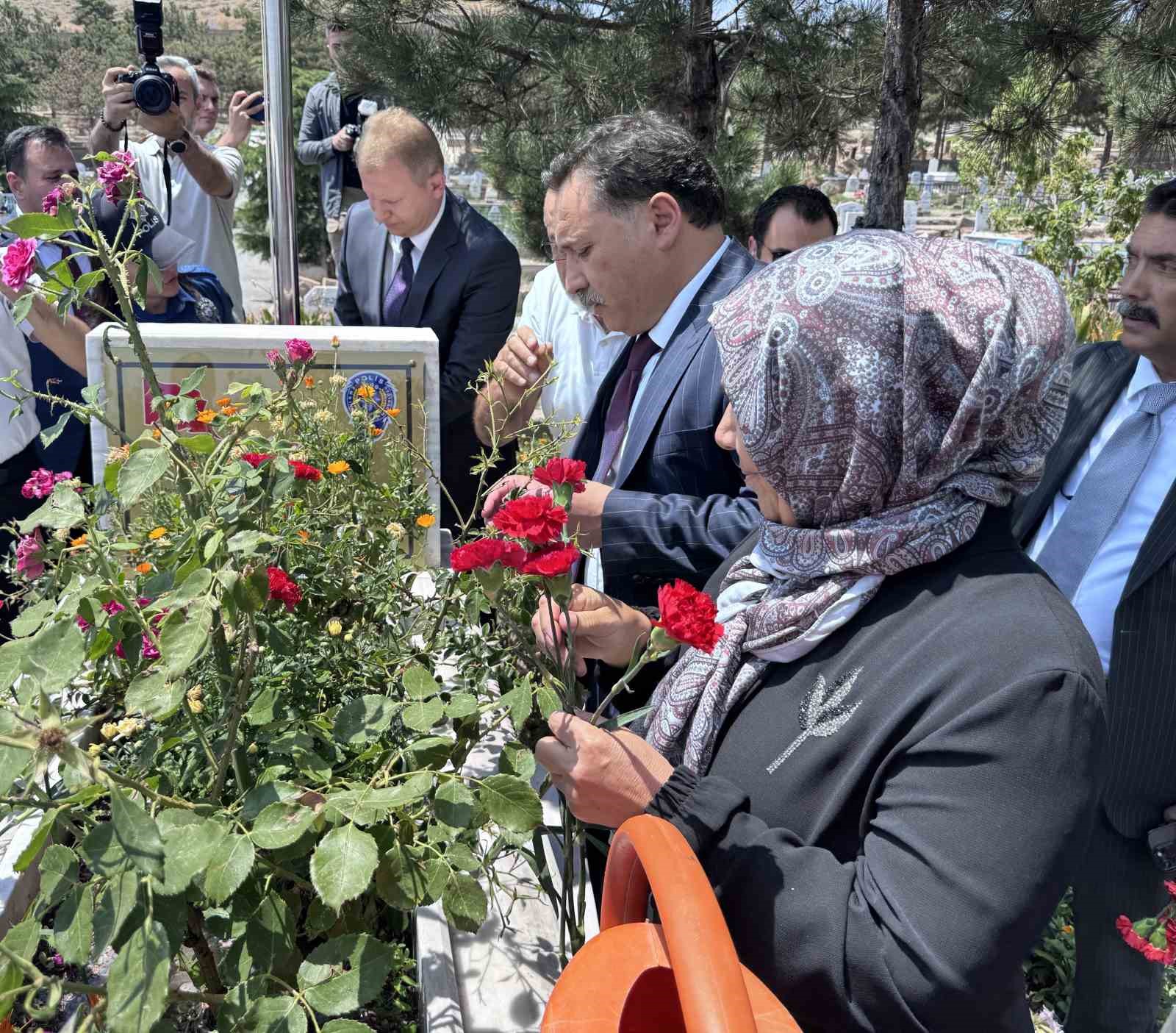 15 TEMMUZ ŞEHİDİ KÜBRA DOĞANAY, KABRİ BAŞINDA ANILDI