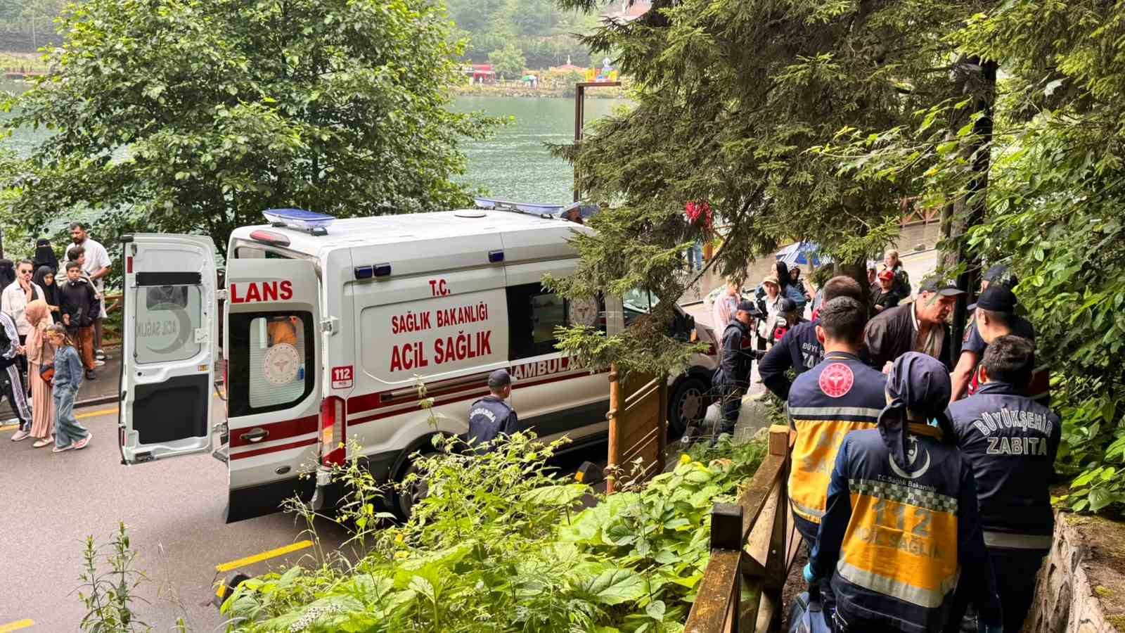UZUNGÖL’DE SEYİR TERASINDAN ARAÇ UÇTU: 2 ARAP TURİST YARALI