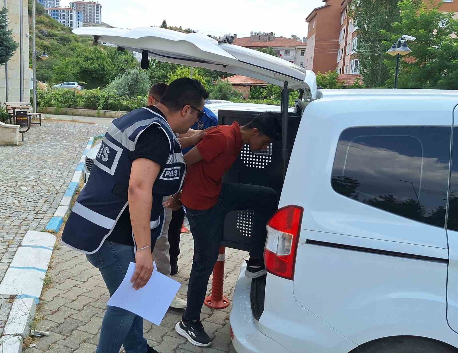 AĞINA DÜŞÜRDÜĞÜ VATANDAŞI 1,5 MİLYON TL DOLANDIRAN ŞÜPHELİ POLİSTEN KAÇAMADI