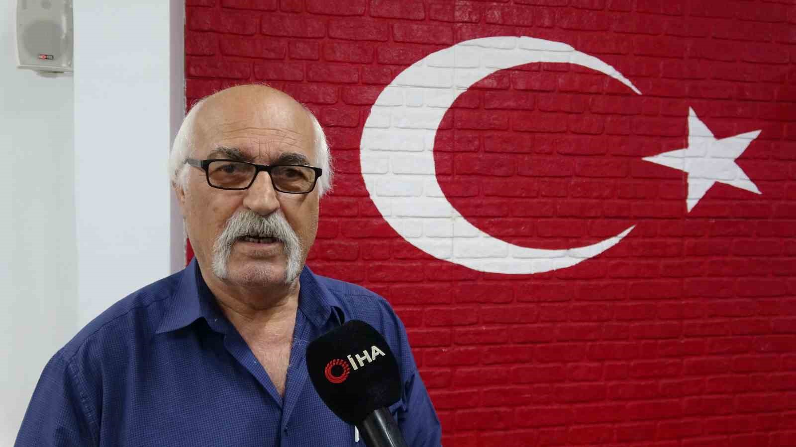 DEPREM BÖLGESİNE İŞ MAKİNESİNİ YETİŞTİRMEK İÇİN 9 SAATTE ELBİSTAN’A ULAŞAN TIR ŞOFÖRÜ KONUŞTU: "BİZ ORAYA ŞİRKETLERDEN PARA TOPLAYIP İSİM YAPMAK İÇİN GİTMEDİK"