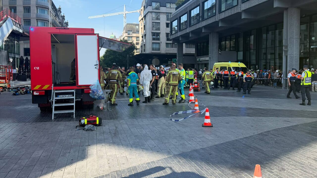 BRÜKSEL’DE 15 KATLI BİNADA YANGIN: 2 ÖLÜ, 4 KAYIP